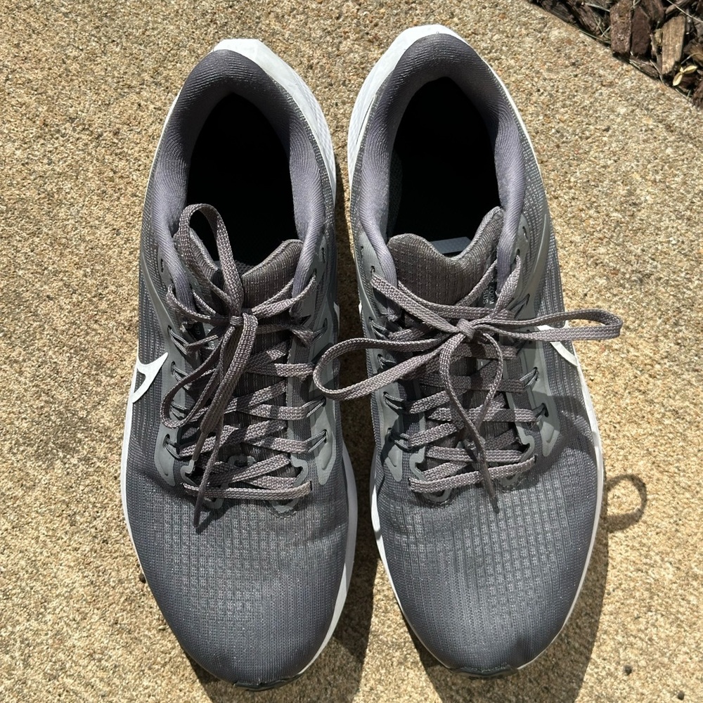 Nike Pegasus Air Zoom Shoes - Picture 2 of 7